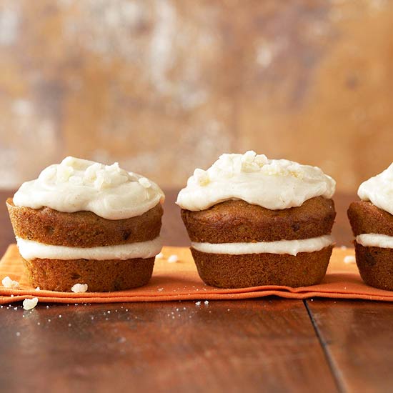 Pumpkin Cupcakes with Spiced Mascarpone Cream Filling