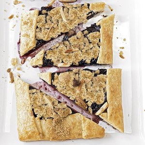 Streusel-Topped Double Cherry Slab Pie