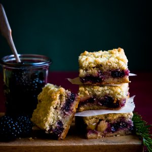 Berry, Apple and Rosemary Shortbread Bars