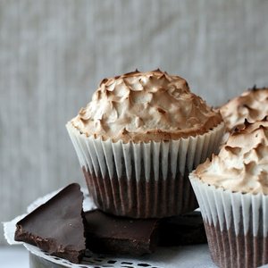 Mocha Meringue Cupcakes