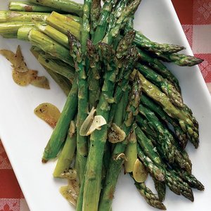 Garlicky Roasted Asparagus