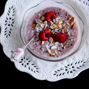Raw Raspberry and Vanilla Chia Pudding