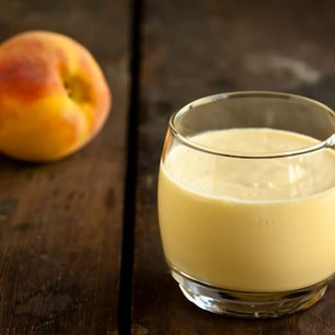 Creamy Peach and Greek Yogurt Smoothie